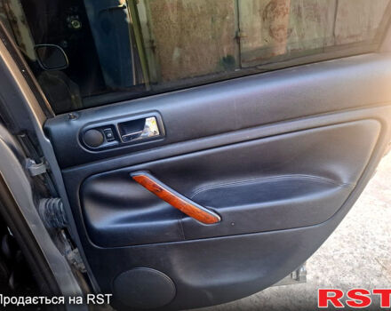 Серый Фольксваген Пассат, объемом двигателя 2.5 л и пробегом 388 тыс. км за 4700 $, фото 10 на Automoto.ua