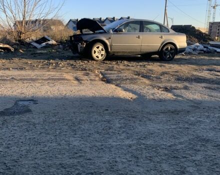 Сірий Фольксваген Пассат, об'ємом двигуна 1.8 л та пробігом 265 тис. км за 700 $, фото 1 на Automoto.ua