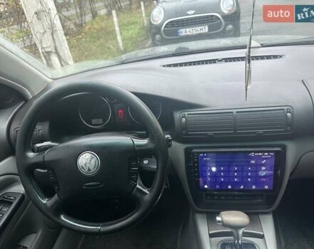 Серый Фольксваген Пассат, объемом двигателя 2.5 л и пробегом 325 тыс. км за 4000 $, фото 3 на Automoto.ua