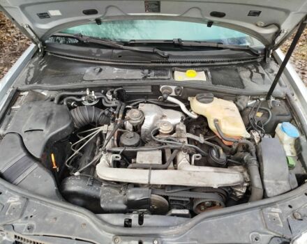 Серый Фольксваген Пассат, объемом двигателя 2.5 л и пробегом 264 тыс. км за 1750 $, фото 3 на Automoto.ua