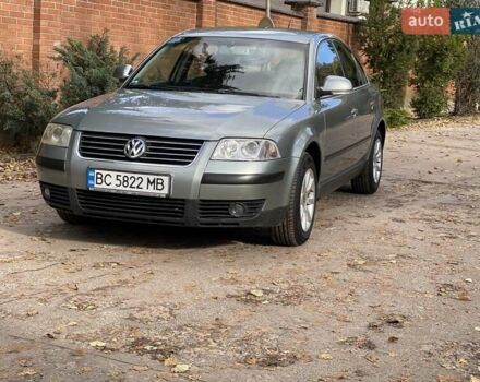 Фольксваген Пассат 2004 в Львове на Automoto.ua Серый Фольксваген Пассат, объемом двигателя 1.98 л и пробегом 197 тыс. км за 5400 $, фото 1 на Automoto.ua