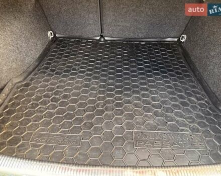 Серый Фольксваген Пассат, объемом двигателя 1.6 л и пробегом 224 тыс. км за 5300 $, фото 31 на Automoto.ua