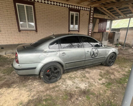 Серый Фольксваген Пассат, объемом двигателя 1.8 л и пробегом 355 тыс. км за 3200 $, фото 4 на Automoto.ua