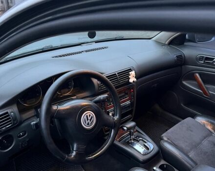 Серый Фольксваген Пассат, объемом двигателя 1.8 л и пробегом 285 тыс. км за 3900 $, фото 12 на Automoto.ua