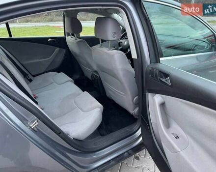 Серый Фольксваген Пассат, объемом двигателя 1.6 л и пробегом 185 тыс. км за 5950 $, фото 26 на Automoto.ua