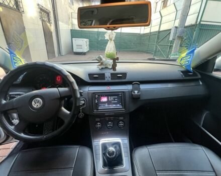 Серый Фольксваген Пассат, объемом двигателя 1.6 л и пробегом 204 тыс. км за 5000 $, фото 1 на Automoto.ua