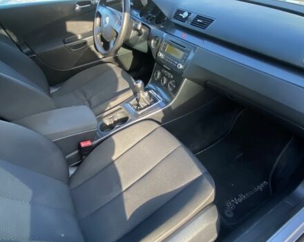 Сірий Фольксваген Пассат, об'ємом двигуна 1.6 л та пробігом 215 тис. км за 5350 $, фото 7 на Automoto.ua