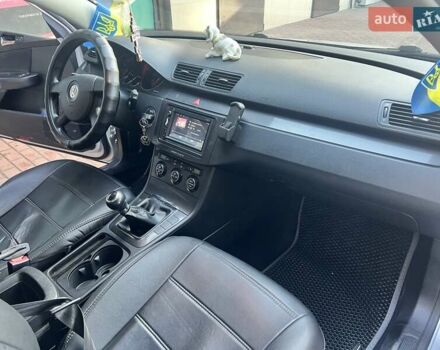 Сірий Фольксваген Пассат, об'ємом двигуна 1.6 л та пробігом 204 тис. км за 5000 $, фото 12 на Automoto.ua