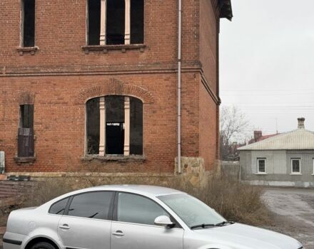 Серый Фольксваген Пассат, объемом двигателя 1.9 л и пробегом 381 тыс. км за 2600 $, фото 2 на Automoto.ua