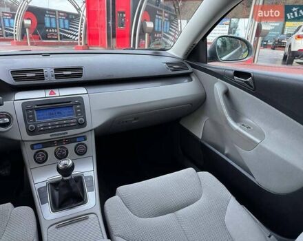 Серый Фольксваген Пассат, объемом двигателя 1.6 л и пробегом 185 тыс. км за 5950 $, фото 30 на Automoto.ua