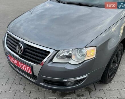Серый Фольксваген Пассат, объемом двигателя 1.6 л и пробегом 185 тыс. км за 5950 $, фото 4 на Automoto.ua