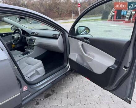 Серый Фольксваген Пассат, объемом двигателя 1.6 л и пробегом 185 тыс. км за 5950 $, фото 27 на Automoto.ua