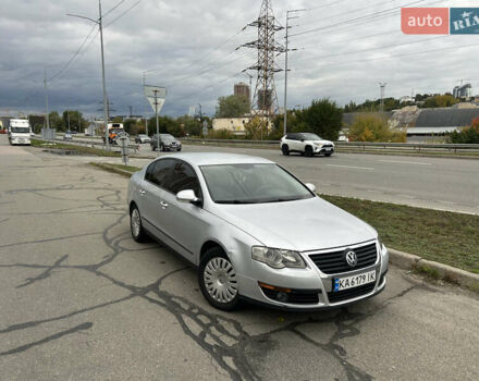 Серый Фольксваген Пассат, объемом двигателя 1.6 л и пробегом 267 тыс. км за 5000 $, фото 1 на Automoto.ua