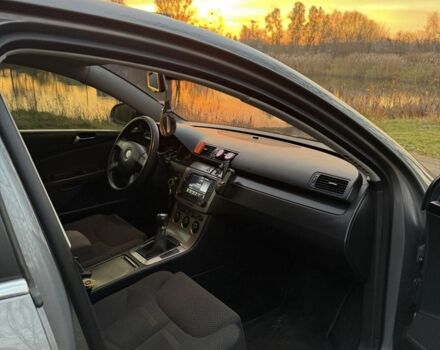 Серый Фольксваген Пассат, объемом двигателя 1.6 л и пробегом 142 тыс. км за 6800 $, фото 5 на Automoto.ua