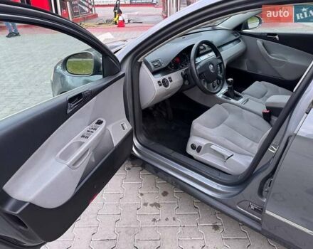 Серый Фольксваген Пассат, объемом двигателя 1.6 л и пробегом 185 тыс. км за 5950 $, фото 21 на Automoto.ua