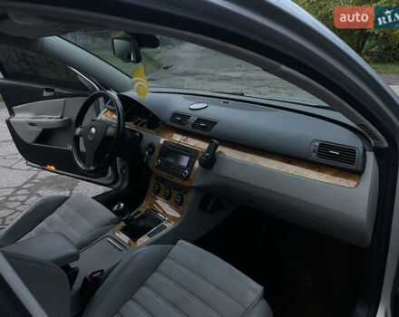 Сірий Фольксваген Пассат, об'ємом двигуна 1.6 л та пробігом 209 тис. км за 6299 $, фото 13 на Automoto.ua