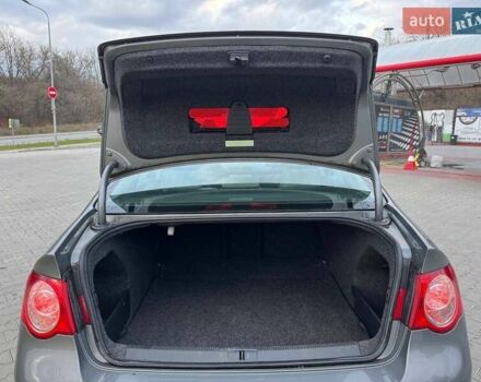 Серый Фольксваген Пассат, объемом двигателя 1.6 л и пробегом 185 тыс. км за 5950 $, фото 43 на Automoto.ua