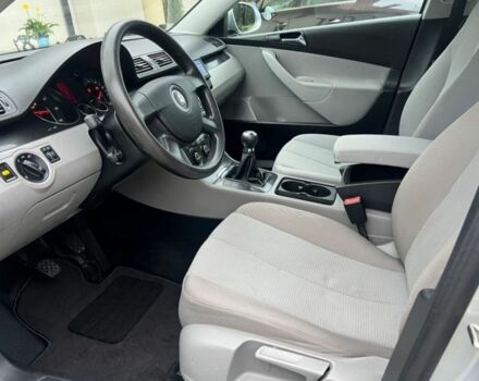 Серый Фольксваген Пассат, объемом двигателя 2 л и пробегом 299 тыс. км за 2200 $, фото 5 на Automoto.ua