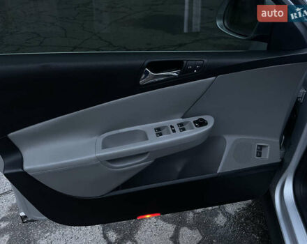 Сірий Фольксваген Пассат, об'ємом двигуна 1.6 л та пробігом 209 тис. км за 6299 $, фото 34 на Automoto.ua