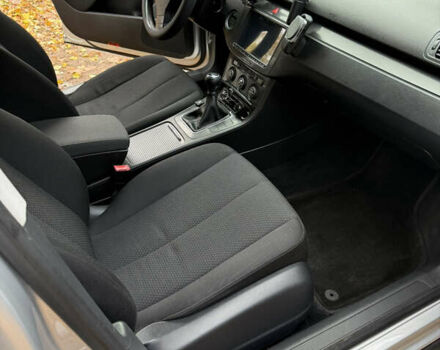 Серый Фольксваген Пассат, объемом двигателя 1.6 л и пробегом 264 тыс. км за 5900 $, фото 12 на Automoto.ua