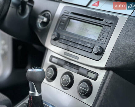 Серый Фольксваген Пассат, объемом двигателя 1.6 л и пробегом 227 тыс. км за 5599 $, фото 72 на Automoto.ua