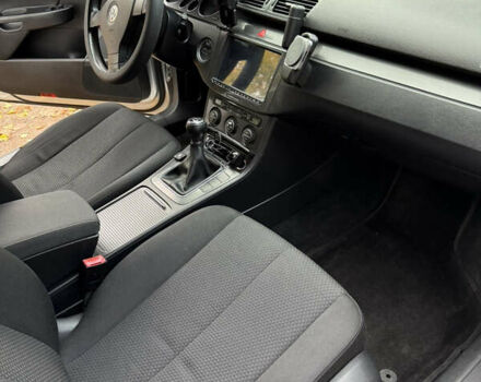 Серый Фольксваген Пассат, объемом двигателя 1.6 л и пробегом 264 тыс. км за 5900 $, фото 13 на Automoto.ua