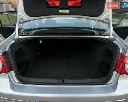 Серый Фольксваген Пассат, объемом двигателя 1.6 л и пробегом 227 тыс. км за 5599 $, фото 82 на Automoto.ua