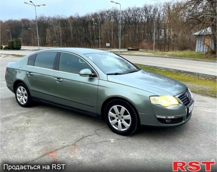 Серый Фольксваген Пассат, объемом двигателя 2 л и пробегом 240 тыс. км за 5000 $, фото 1 на Automoto.ua