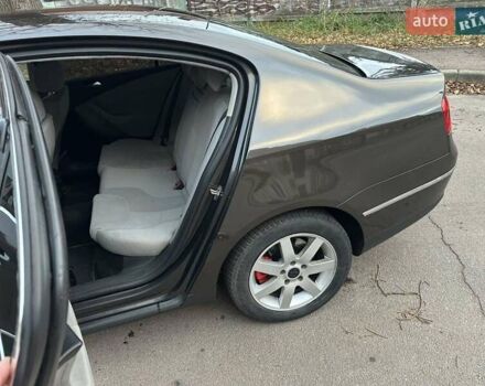 Фольксваген Пассат 2006 у Бердичеве на Automoto.ua Сірий Фольксваген Пассат, об'ємом двигуна 1.9 л та пробігом 330 тис. км за 5700 $, фото 11 на Automoto.ua