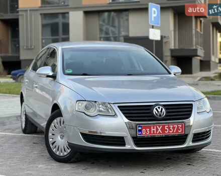 Серый Фольксваген Пассат, объемом двигателя 1.6 л и пробегом 227 тыс. км за 5599 $, фото 12 на Automoto.ua