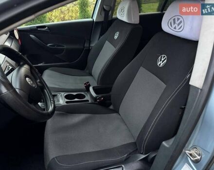 Сірий Фольксваген Пассат, об'ємом двигуна 1.6 л та пробігом 306 тис. км за 5800 $, фото 8 на Automoto.ua