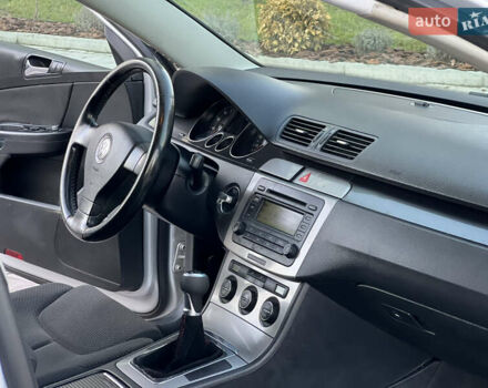 Серый Фольксваген Пассат, объемом двигателя 1.6 л и пробегом 227 тыс. км за 5599 $, фото 61 на Automoto.ua