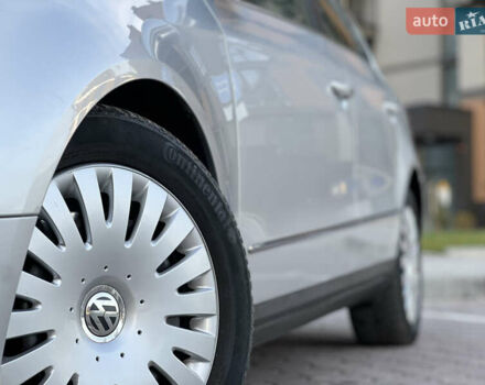 Серый Фольксваген Пассат, объемом двигателя 1.6 л и пробегом 227 тыс. км за 5599 $, фото 37 на Automoto.ua