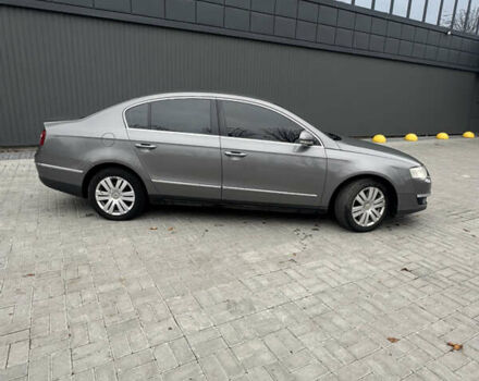 Серый Фольксваген Пассат, объемом двигателя 1.97 л и пробегом 436 тыс. км за 6000 $, фото 5 на Automoto.ua