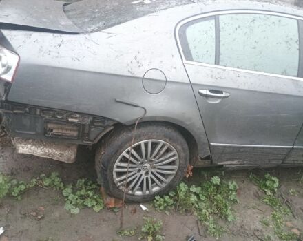 Серый Фольксваген Пассат, объемом двигателя 3 л и пробегом 290 тыс. км за 3200 $, фото 1 на Automoto.ua