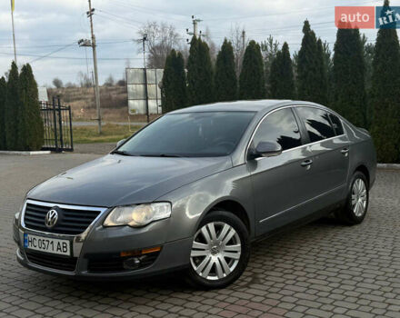 Серый Фольксваген Пассат, объемом двигателя 1.97 л и пробегом 346 тыс. км за 5600 $, фото 2 на Automoto.ua
