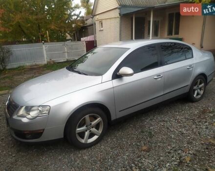 Серый Фольксваген Пассат, объемом двигателя 1.6 л и пробегом 284 тыс. км за 7200 $, фото 1 на Automoto.ua