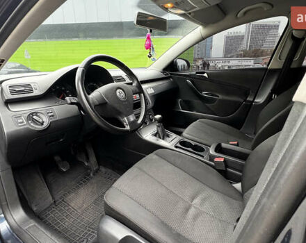 Серый Фольксваген Пассат, объемом двигателя 1.8 л и пробегом 292 тыс. км за 6500 $, фото 9 на Automoto.ua