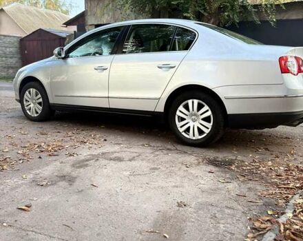 Серый Фольксваген Пассат, объемом двигателя 1.8 л и пробегом 128 тыс. км за 10700 $, фото 8 на Automoto.ua