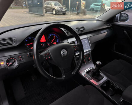 Серый Фольксваген Пассат, объемом двигателя 1.97 л и пробегом 370 тыс. км за 7499 $, фото 6 на Automoto.ua