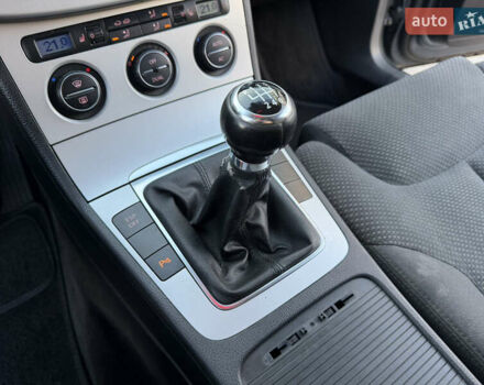 Сірий Фольксваген Пассат, об'ємом двигуна 2 л та пробігом 310 тис. км за 5800 $, фото 36 на Automoto.ua