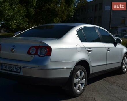 Серый Фольксваген Пассат, объемом двигателя 1.8 л и пробегом 210 тыс. км за 5800 $, фото 4 на Automoto.ua