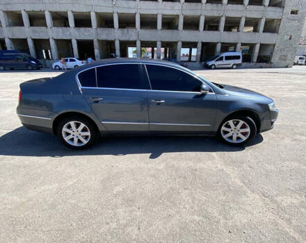 Серый Фольксваген Пассат, объемом двигателя 1.8 л и пробегом 300 тыс. км за 5400 $, фото 2 на Automoto.ua