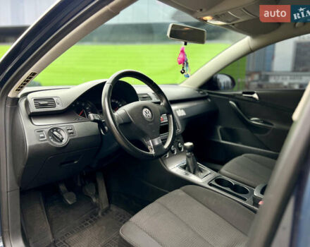 Серый Фольксваген Пассат, объемом двигателя 1.8 л и пробегом 292 тыс. км за 6500 $, фото 6 на Automoto.ua