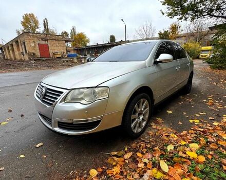 Серый Фольксваген Пассат, объемом двигателя 2 л и пробегом 220 тыс. км за 5500 $, фото 1 на Automoto.ua