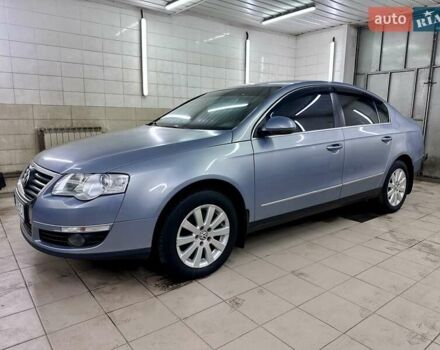 Серый Фольксваген Пассат, объемом двигателя 1.8 л и пробегом 290 тыс. км за 5499 $, фото 1 на Automoto.ua