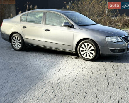 Серый Фольксваген Пассат, объемом двигателя 2 л и пробегом 309 тыс. км за 5900 $, фото 6 на Automoto.ua