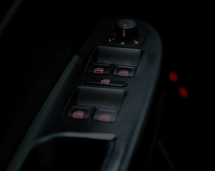 Сірий Фольксваген Пассат, об'ємом двигуна 1.8 л та пробігом 241 тис. км за 6900 $, фото 18 на Automoto.ua