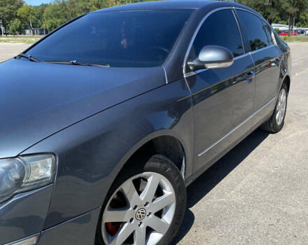 Серый Фольксваген Пассат, объемом двигателя 1.8 л и пробегом 300 тыс. км за 5400 $, фото 1 на Automoto.ua