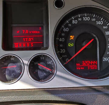 Серый Фольксваген Пассат, объемом двигателя 2 л и пробегом 320 тыс. км за 8000 $, фото 5 на Automoto.ua